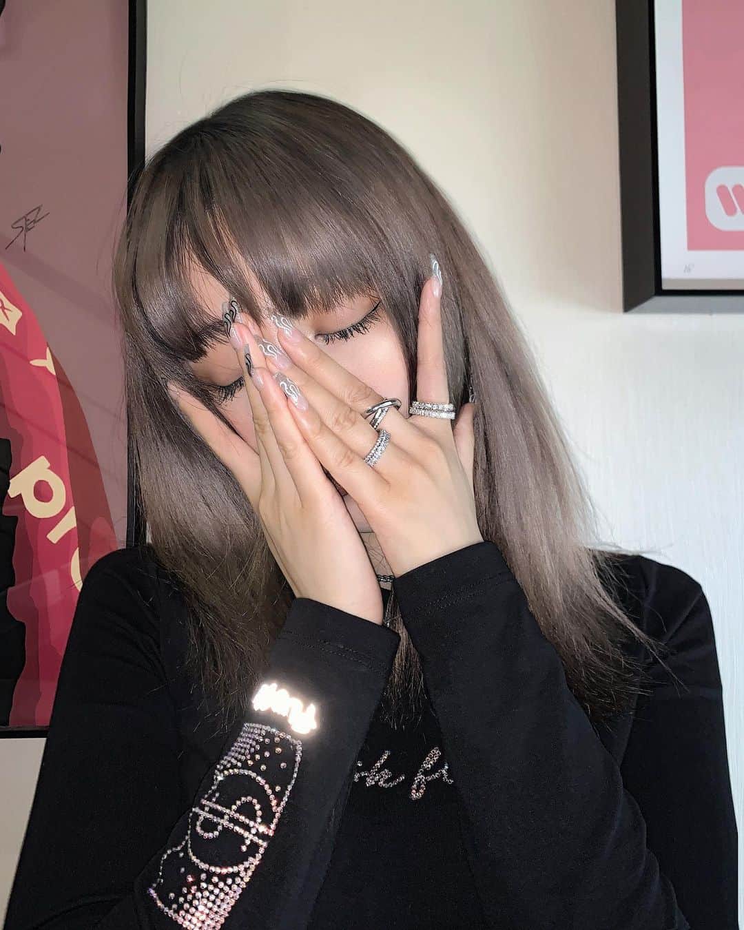 チン・インヒのインスタグラム：「💵」