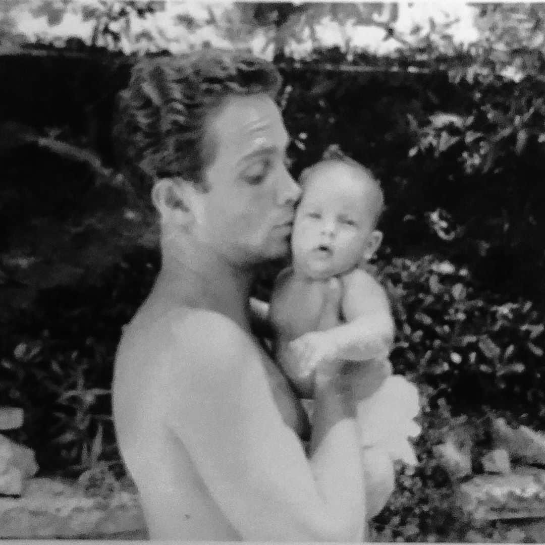ジェニファー・グレイのインスタグラム：「my dad’s first father’s day. that’s what was scribbled on the back of this polaroid i just found.  how many lifetimes ago, for both of us? so much fathering has occurred.  you were the one i’d call to pick me up from a sleepover when i got that queasy homesickness. desperately whispering into the receiver, “come get me...” and then as dire and urgent as someone who’d been kidnapped, i’d breathlessly add a raspy ,”i’m NOT kidding!!” you’d come and get me and once i heard your voice, all was right with the world, i didn’t even mind the embarrassment.  i got your love of games and adventures, of beauty and flowers, and food and, and, and... you knew you always wanted to be a dad. i’m so happy for me it all worked out.  happy father’s day, dad.  i love you. your peach #fathersday #luckyme  #family @joelgnyc  #joelgrey」