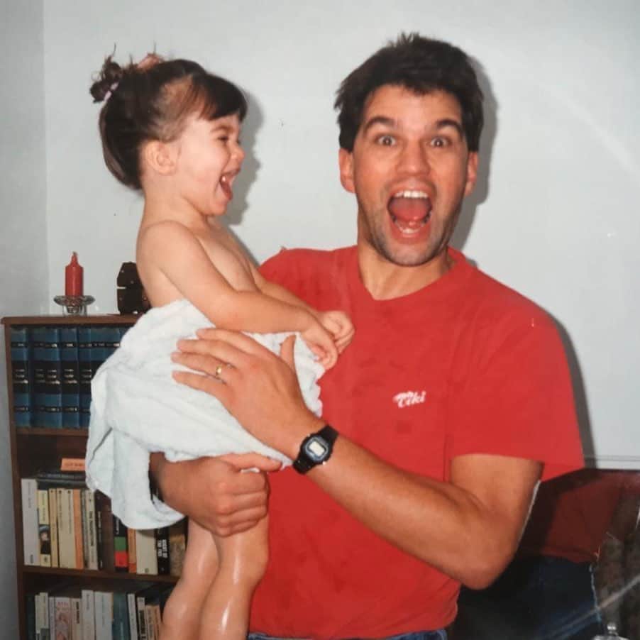 エイミー・ウィラートンのインスタグラム：「Happy Father’s Day @bruciebabe ✨you are completely bonkers , I owe most of my odder traits to you 🤣 but I wouldn’t have you any other way !!! Thank you for being a fab father and now grandfather !!! Miss you !!! #fathersday」