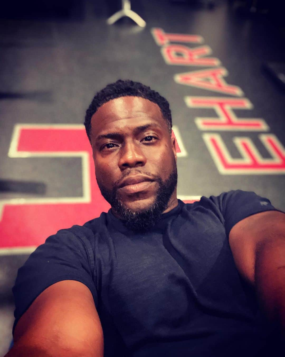 ケビン・ハートさんのインスタグラム写真 - (ケビン・ハートInstagram)「Happy Fathers Day fellas....Late night gym grind. 💪🏾」6月21日 16時19分 - kevinhart4real