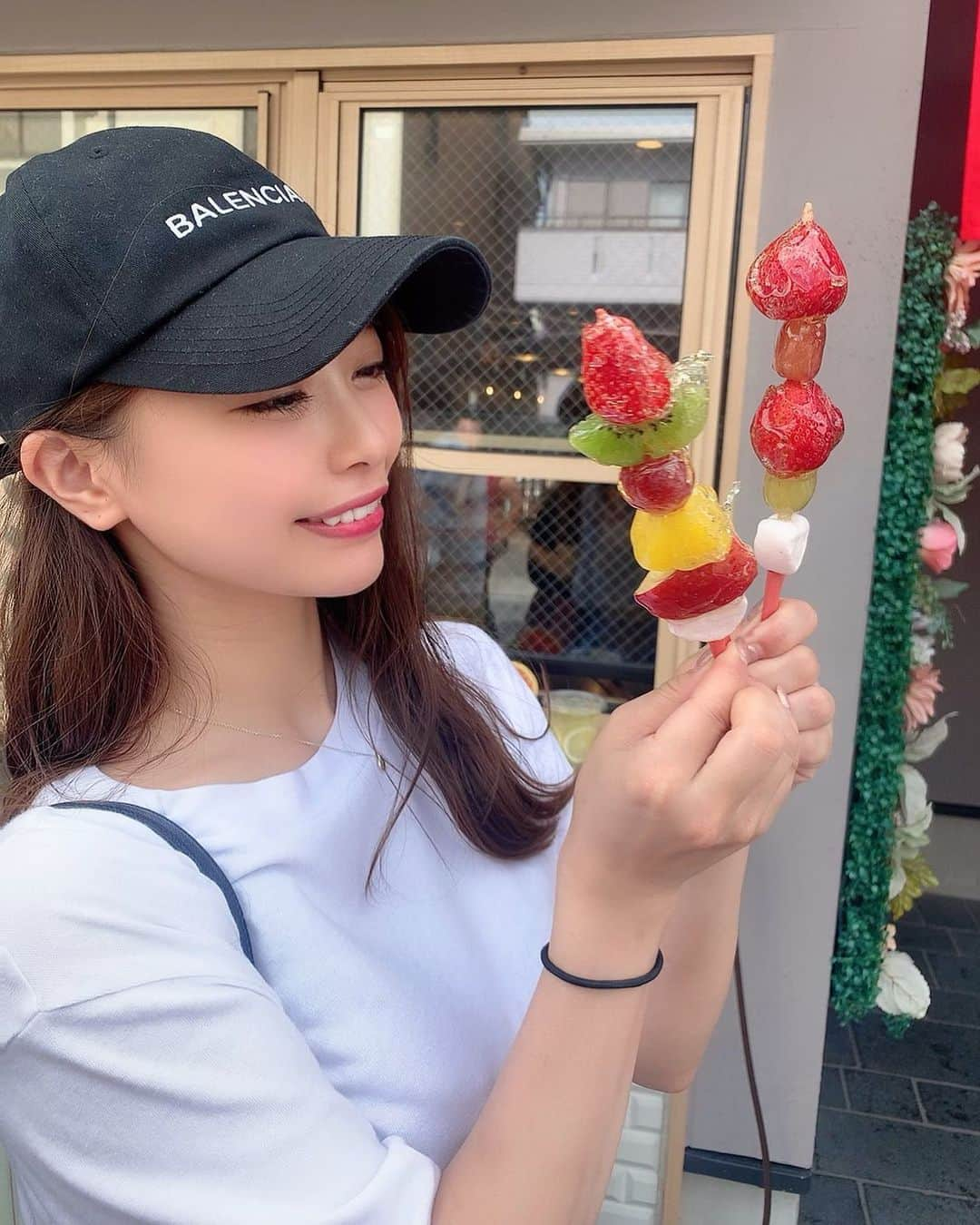 高村みどりのインスタグラム：「いちごアメ食べました🍓💗」