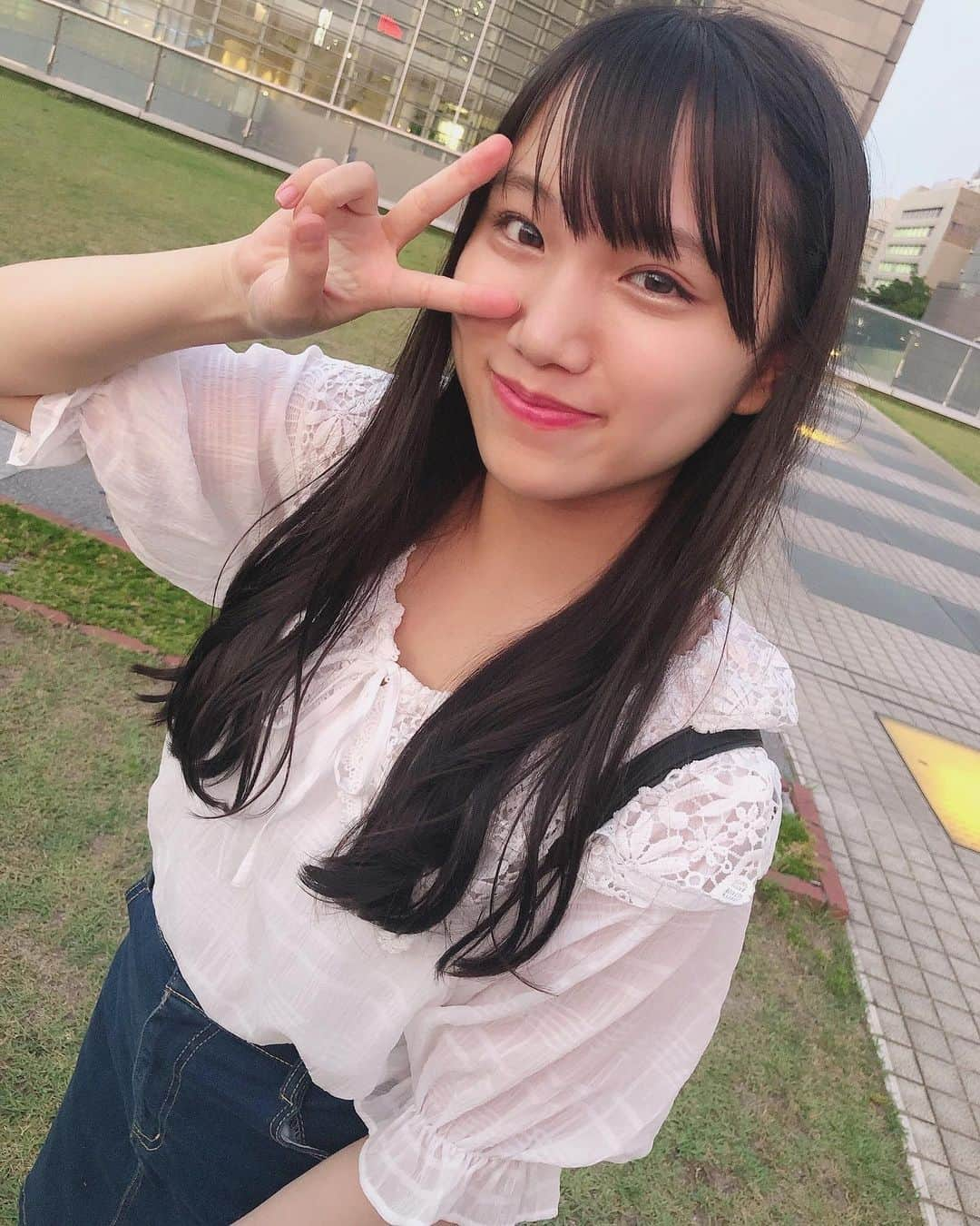 片岡成美さんのインスタグラム写真 - (片岡成美Instagram)「. もう夏だね🥱 . . #夏コーデ  #夏服  #他撮り  #idol」6月21日 16時32分 - kataokanarumi