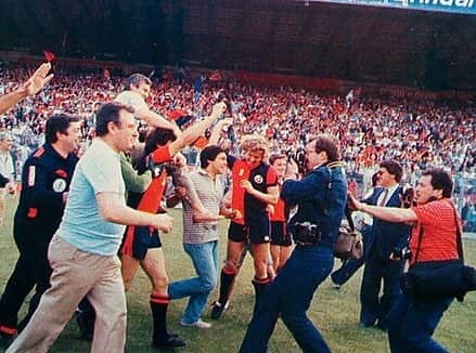 ジェノアCFCさんのインスタグラム写真 - (ジェノアCFCInstagram)「‪🔴🔵 21 giugno 1981: Il Genoa torna in @seriea battendo il Rimini 2 a 0.‬」6月21日 16時54分 - genoacfc
