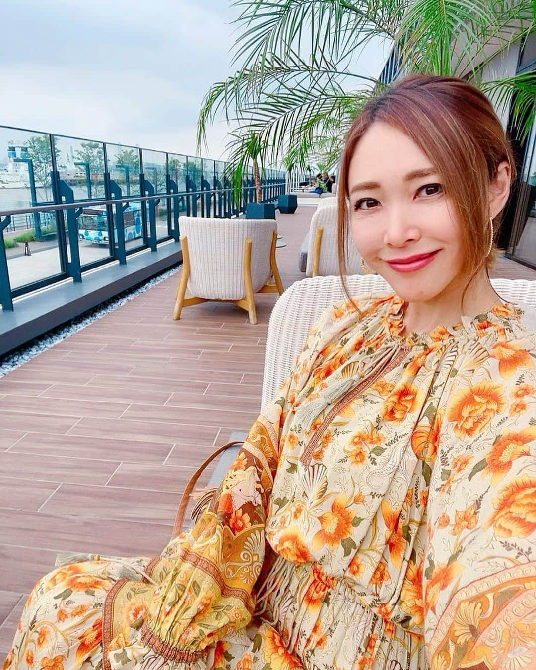 長谷川朋美さんのインスタグラム写真 - (長谷川朋美Instagram)「今日は足を伸ばして#横浜 まで✨ 新しくできた#インターコンチ の#Pier8 ホテルへ🏨 ・ ベイエリアでとっても素敵でした✨ 大好きな神戸っぽい🥰 ・ 帰りにお隣の#marineandwalk に寄って #ronherman で大人買い😂💕 ・ 今夜は#断捨離 だぁ〜‼️ #オンラインサロン で#フリマ 来週は たくさんするのでお楽しみにw ・ 今日は#蟹座新月 なので、 お家の手入れを色々しようと思う✊ ・ 今回の#新月 は、#日食 #夏至 #父の日 も重なり スーパーミラクルDAYです💕 ・ 新月について詳しくは最新のBlogをご覧ください✨ ・ #shopping #date #横浜デート #みなとみらい #bayside #yokohama #intercontinentalhotel」6月21日 16時55分 - hasegawa.elena.tomomi