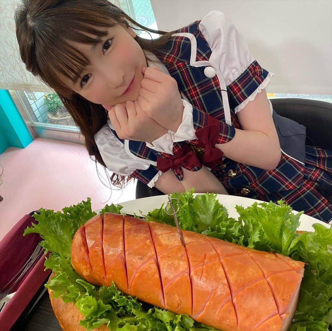 もえのあずきさんのインスタグラム写真 - (もえのあずきInstagram)「巨大ホットドッグ🌭  TVerもしくはテレ東アプリで期間限定見逃し配信あります🥰 #ホットドッグ#ホットドッグ大食い#デカ盛り#デカ盛りハンター#大食い#大食いチャレンジ #大食い女子 #もえあず#チェリーバーガー#cherryburger」6月21日 16時58分 - moeazukitty