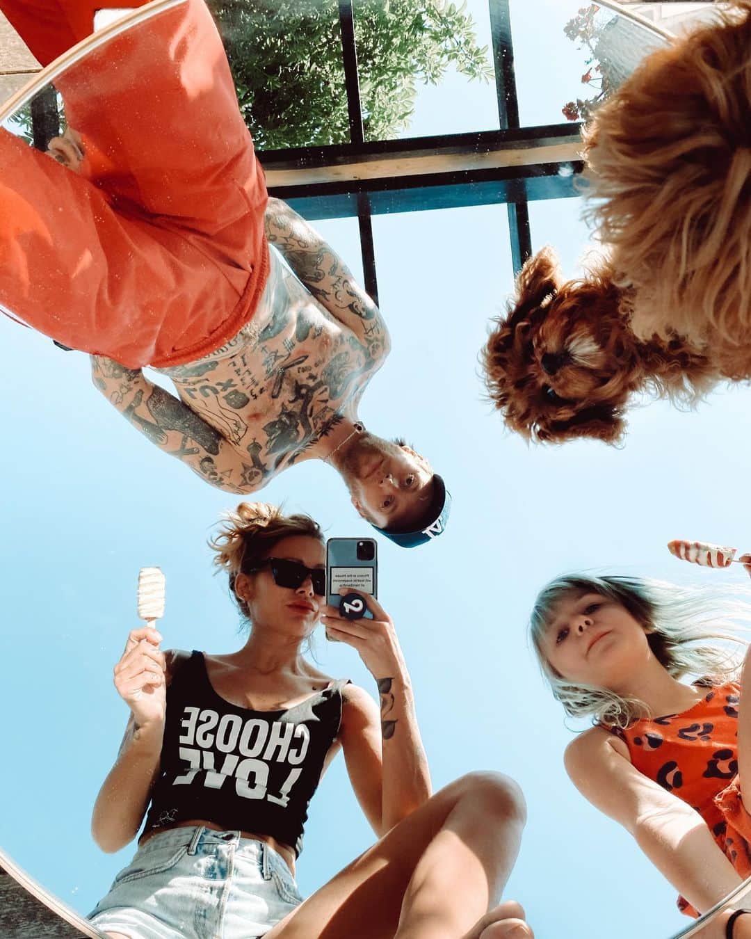 ルー・ティーズデールのインスタグラム：「Happy Father’s Day best baby daddy in the world @tomandlux ❤️❤️ slide for my dad @steveteasdale99 absolute legend happy Father’s Day love you and love your singing thanks for giving me my voice (in all the ways)」