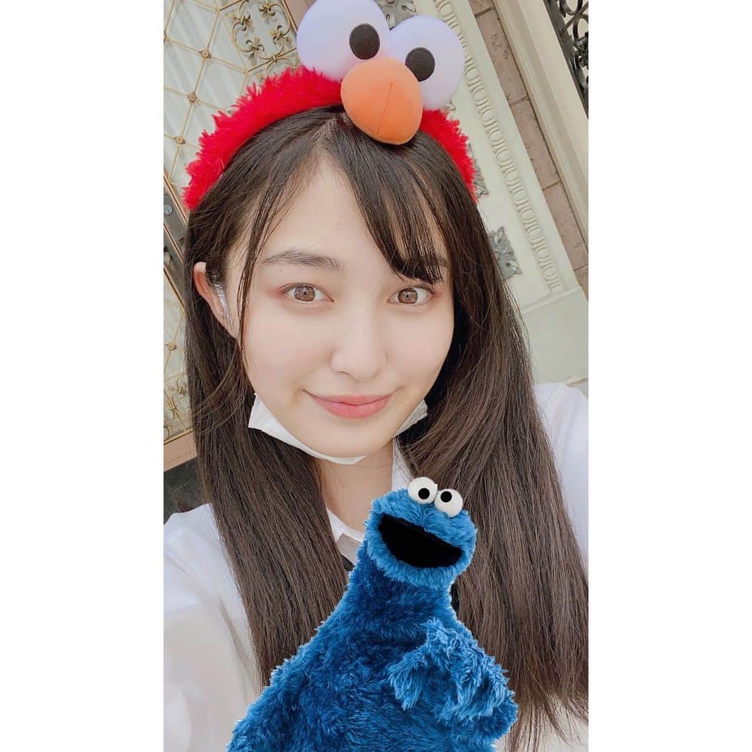 のインスタグラム：「おおおおおおおおひさしゆにぶぁぁぁぁ🌏🔥 超楽しかったけど、秒でつかれました🤗 お昼はメルズ・ドライブインでハンバーガー食べたの🍔🍔 涙出るよね💧💧💧✨ みんなはどのアトラクションが好き🤔 ひめはジュラシックパーク🐲 プロなので、落ちる時しっかりカメラ目線でキメ顔できます✨  ユニバさん、愛してます🥰  #usj #universalstudios #universalstudiosjapan  #ユニバーサルスタジオジャパン #ユニバ #ユニバーサルスタジオ#universalstudiojapan #大阪 #osaka #エルモ#ユニバしか勝たん #ひめ」