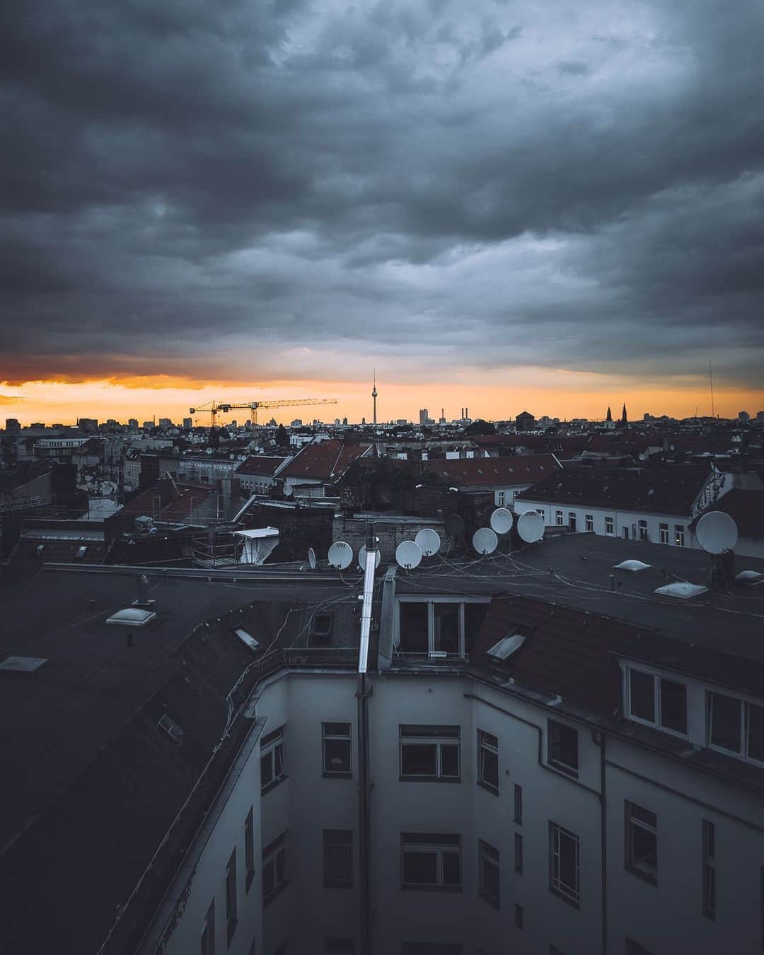 のインスタグラム：「fading of the day  #berlin」