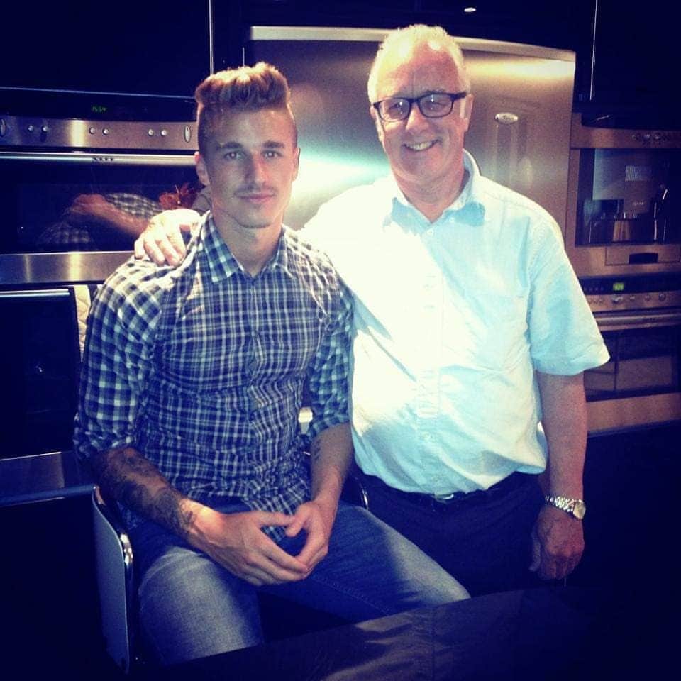 ジョー・ベネットのインスタグラム：「For the big man today ❤🙌🏼 Happy Fathers day dad ⭐🌟」