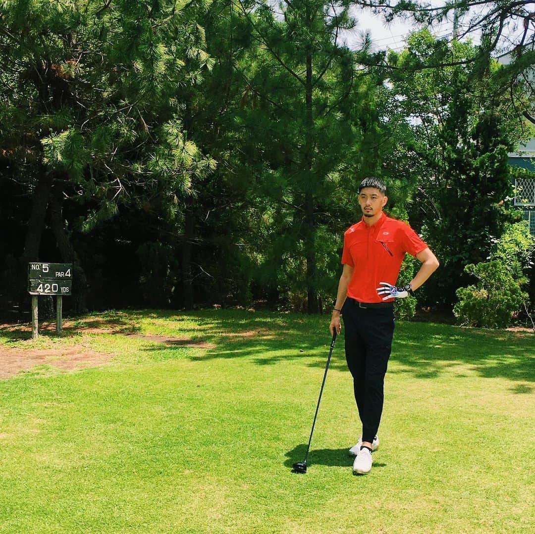 柴田翔平のインスタグラム：「昨日は前日だけどHappy father's dayという事でゴルフDayでしたー⛳️ ウェアーは全部 @oakleyjapan #ゴルフ#golf #ゴルフウェア」