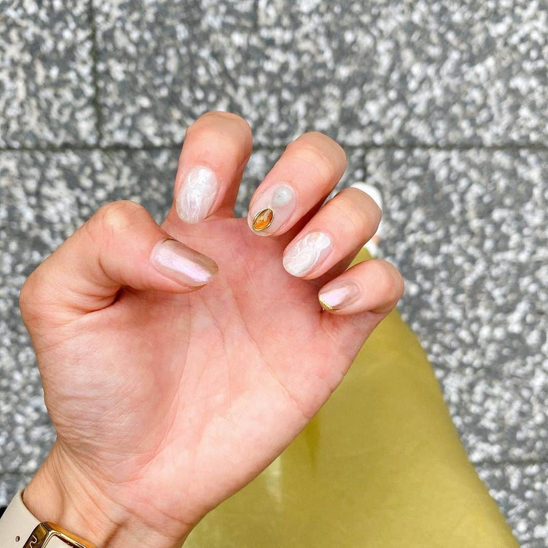 Ayaさんのインスタグラム写真 - (AyaInstagram)「地元帰ったら先輩ゆうちゃんのnail💅 行きたくて帰って速攻してもろた💚笑 どんな洋服にも合うようにシンプルに！✨ あぁかわいい〜！🥰thank you @yuunail43  lunchも行けた🍽 今度はゆっくりお出かけしましょん😘 #天才ネイリスト #nail#シンプルネイル#ママネイル」6月21日 17時54分 - aya__fit