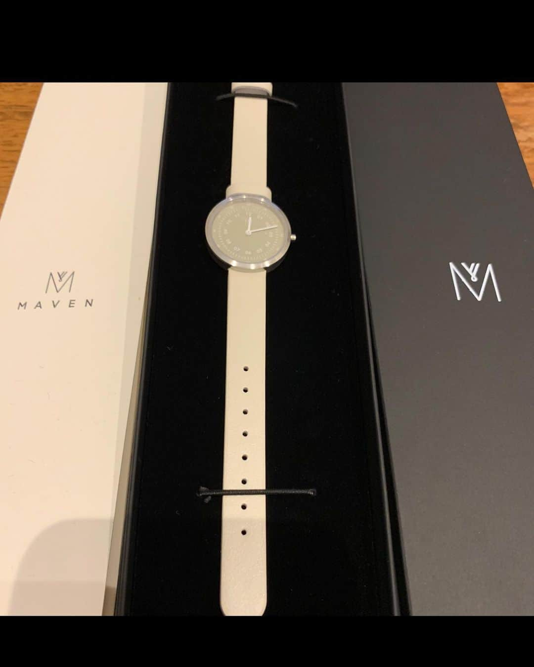 向山毅さんのインスタグラム写真 - (向山毅Instagram)「MAVEN WATCHES このデザインをセレクトしました！ 色も綺麗で今の季節にピッタリなデザインです！ 女性が付けやすいサイズ⌚️です！！ #mavenwatches #マベン #マベンウォッチズ #腕時計 #時計 #手元倶楽部  クーポンコードも是非使って下さいね！！ 【takesdi】 ご使用で10パーセントオフになります。 (クーポン使用期限は本日より1年間)」6月21日 17時52分 - take_solidemo