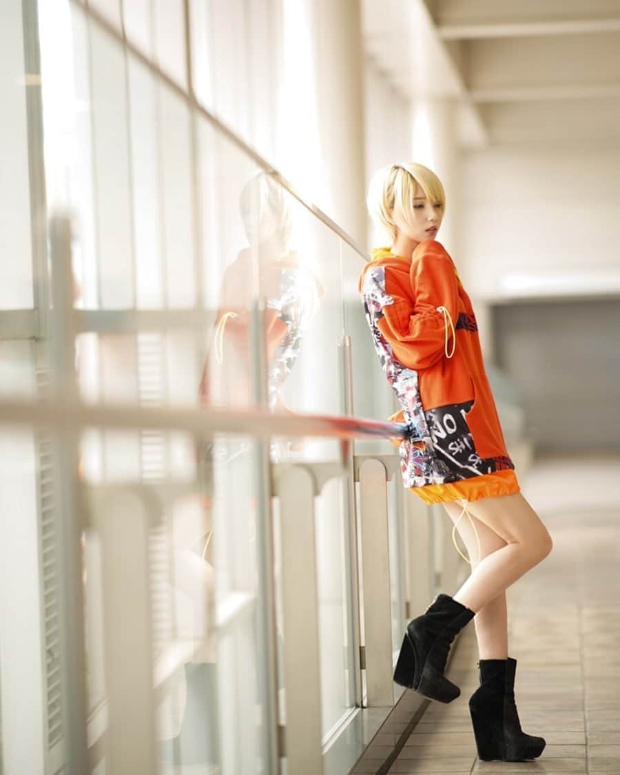 侑季美怜のインスタグラム：「やっぱり優しくて強くて頼りがいがあってたくましくてツンデレでお金持ってて甘えん坊でおしゃれな人が好き ・ ・ って言っても結局好きになった人が好き ・ ・ 好きになった人なら全部ポジティブに良いとこにしちゃうとこある ・ ・ ・  #金髪ショート #ショートヘア　#ミニーショート　#金髪　#ハーフ　#韓日ハーフ　#モデル　#美人　#女優　#東京　#beauty  #girl #japanese #セクシー　#可愛い　#美脚　#谷間　#キャバ嬢　#キャバ　#おしゃれ　#ファッション　#ブランド　#美容　#エステ　#ネイル　#ヘアモデル　#脱毛　#ダイエット」
