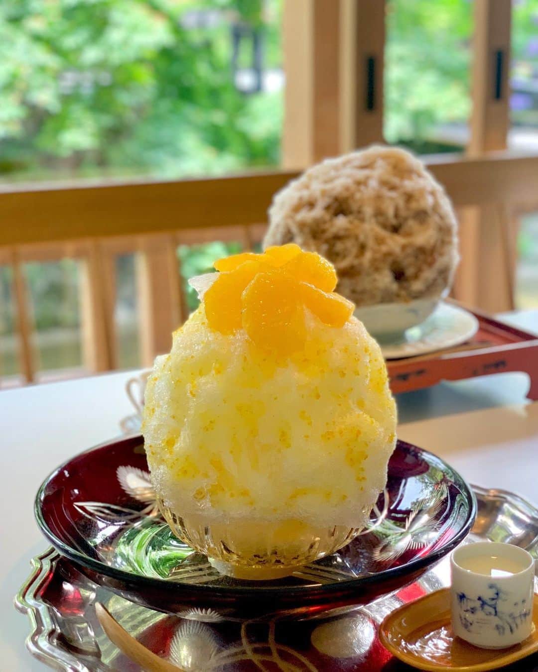 のインスタグラム：「🍧 * 今年初カキ氷は 先週の京都で😘 * いつもは激混みで待ちきれず 入った事がなかったけど 自粛明けで空いてました😉 * 甘夏のカキ氷🍊 サッパリで美味しかった〜😘 * #カキ氷 #夏 #夏の風物詩 #甘夏  #京都 #京都カフェ #お茶と酒たすき #祇園 #白川  #kyoto #gion #ice #cafe  #sweets #dessert」
