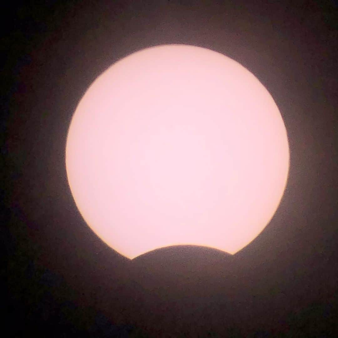 キム・ミンギュさんのインスタグラム写真 - (キム・ミンギュInstagram)「#부분일식 #개기일식 #eclipse #astrophotography 10년후에 보자」6月21日 18時04分 - min_gyu_momo