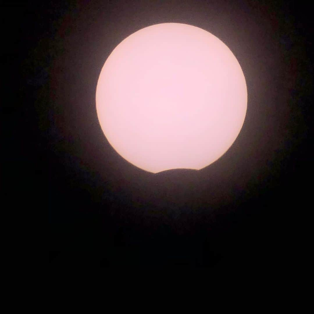 キム・ミンギュさんのインスタグラム写真 - (キム・ミンギュInstagram)「#부분일식 #개기일식 #eclipse #astrophotography 10년후에 보자」6月21日 18時04分 - min_gyu_momo