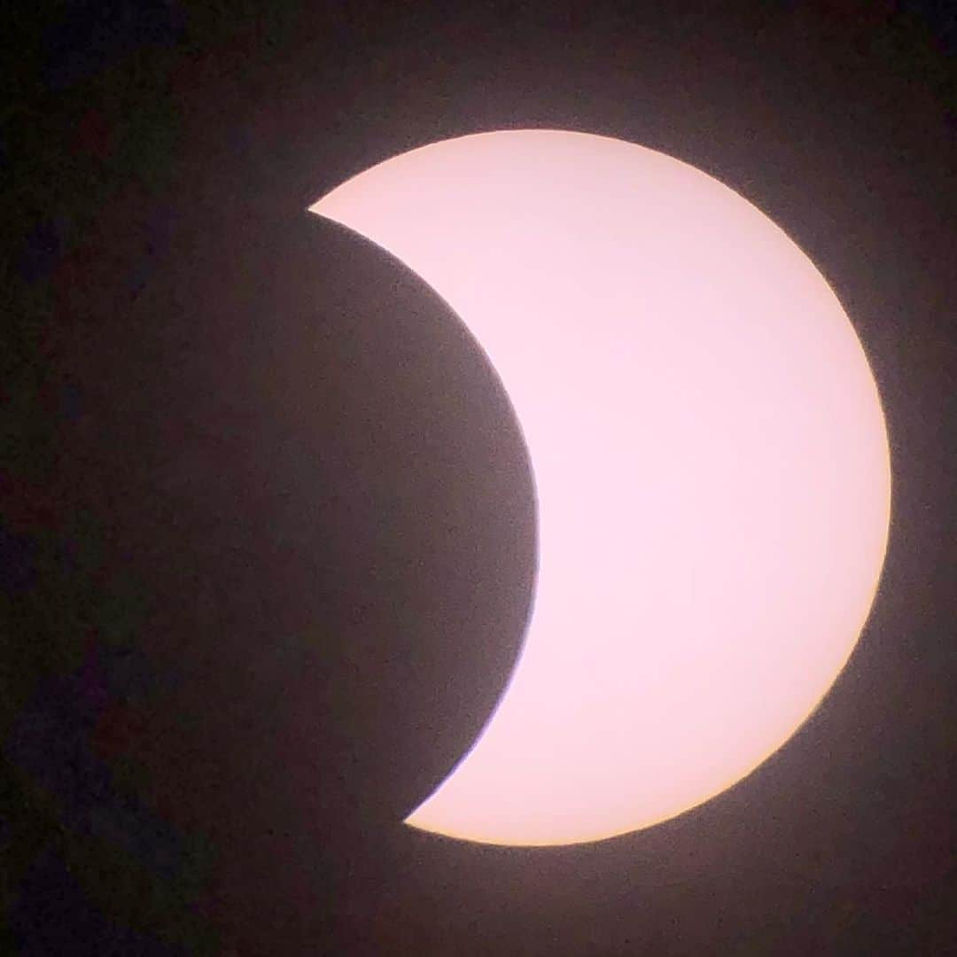 キム・ミンギュさんのインスタグラム写真 - (キム・ミンギュInstagram)「#부분일식 #개기일식 #eclipse #astrophotography 10년후에 보자」6月21日 18時04分 - min_gyu_momo