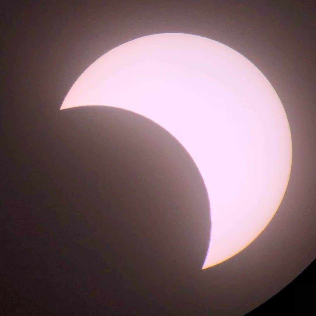 キム・ミンギュさんのインスタグラム写真 - (キム・ミンギュInstagram)「#부분일식 #개기일식 #eclipse #astrophotography 10년후에 보자」6月21日 18時04分 - min_gyu_momo