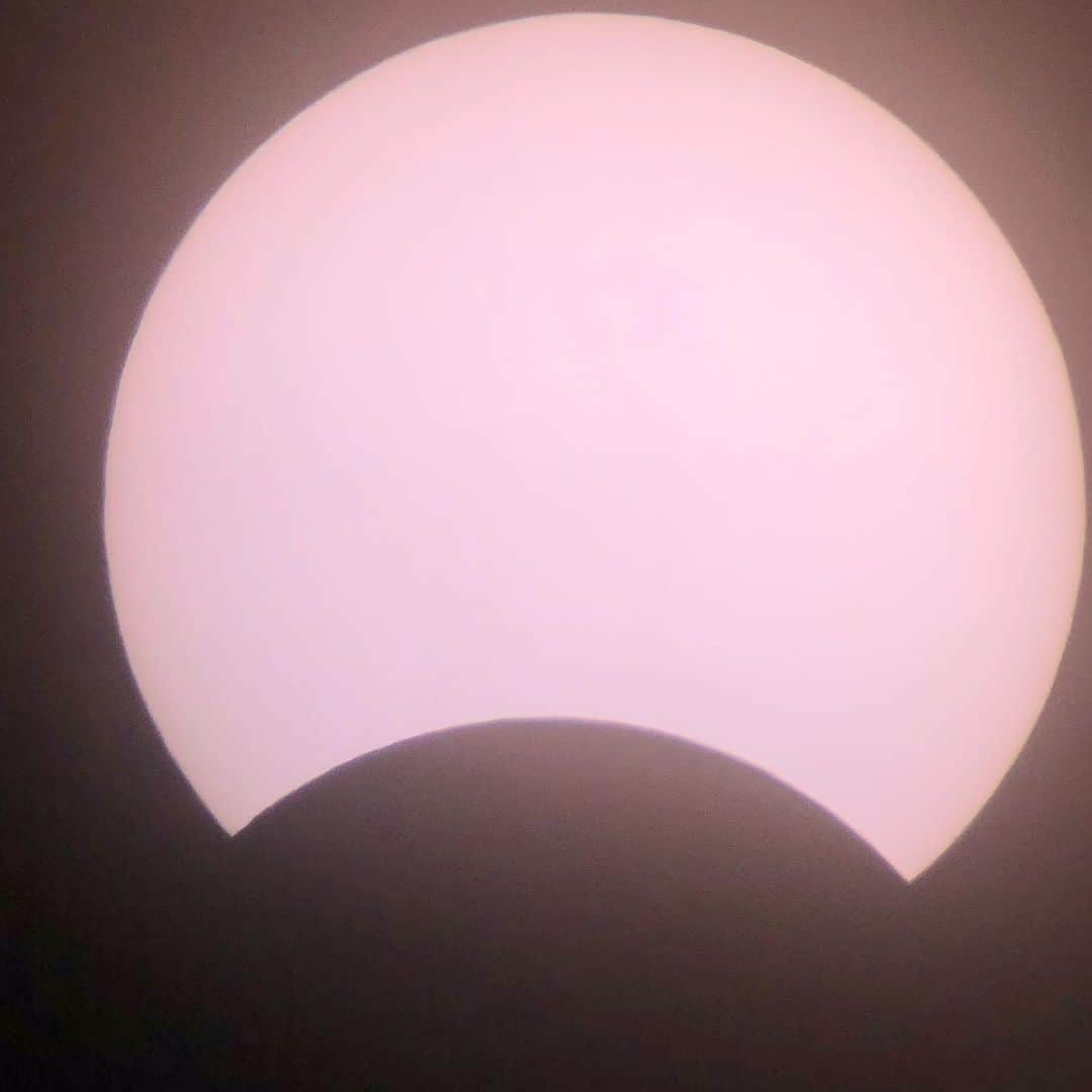 キム・ミンギュさんのインスタグラム写真 - (キム・ミンギュInstagram)「#부분일식 #개기일식 #eclipse #astrophotography 10년후에 보자」6月21日 18時04分 - min_gyu_momo