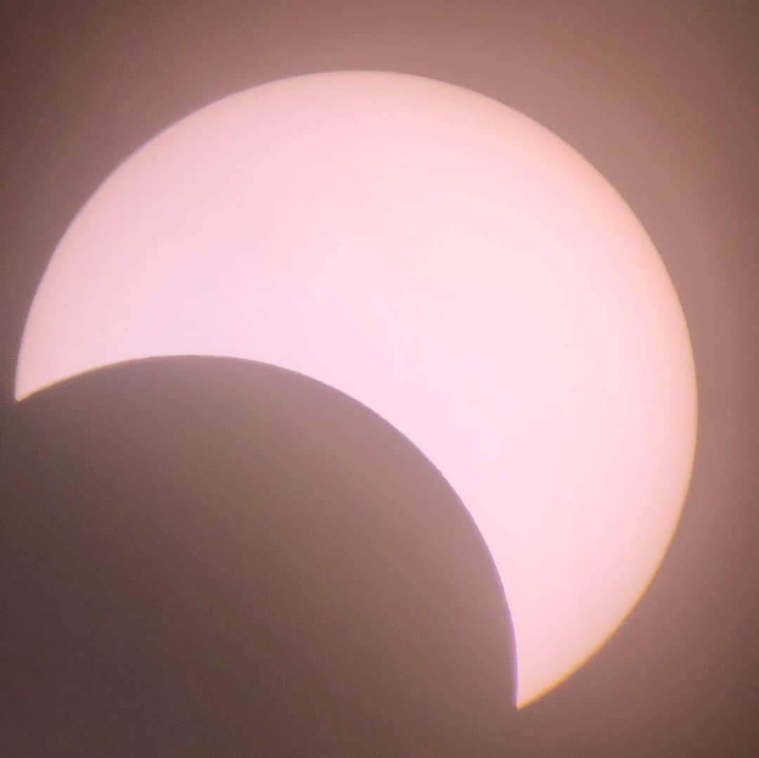 キム・ミンギュさんのインスタグラム写真 - (キム・ミンギュInstagram)「#부분일식 #개기일식 #eclipse #astrophotography 10년후에 보자」6月21日 18時04分 - min_gyu_momo