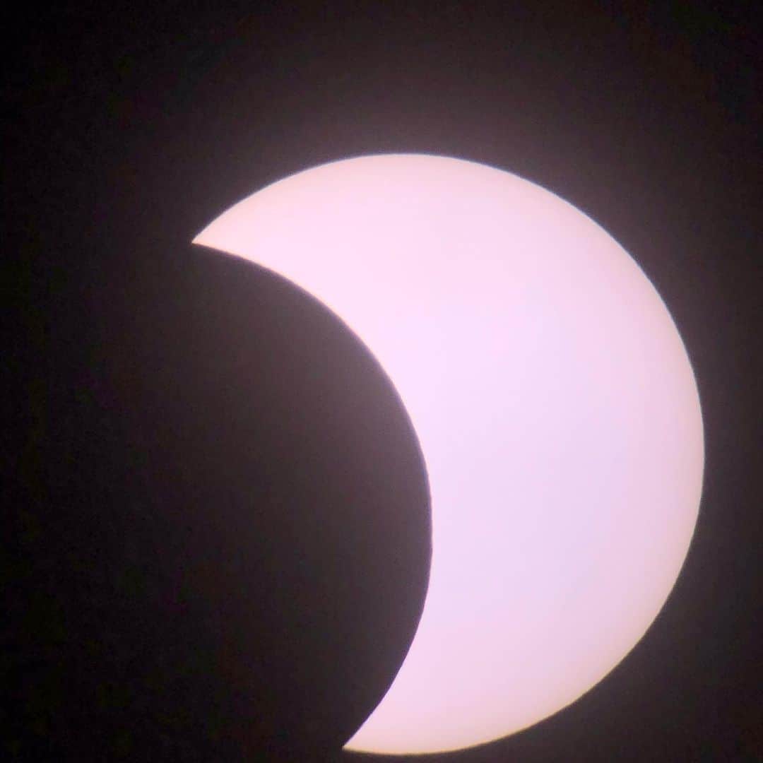 キム・ミンギュさんのインスタグラム写真 - (キム・ミンギュInstagram)「#부분일식 #개기일식 #eclipse #astrophotography 10년후에 보자」6月21日 18時04分 - min_gyu_momo