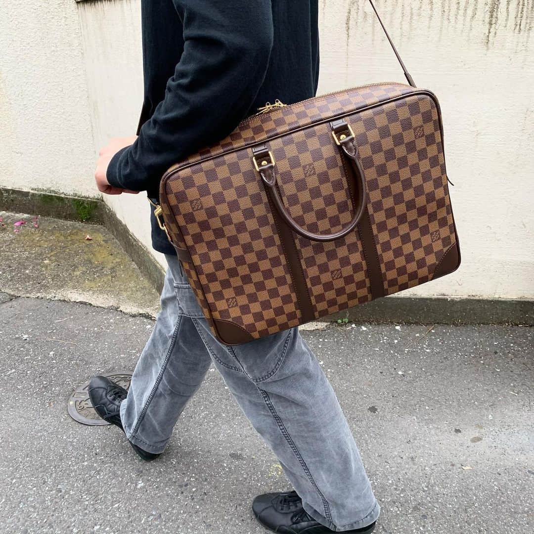 Vintage Brand Boutique AMOREさんのインスタグラム写真 - (Vintage Brand Boutique AMOREInstagram)「Louis Vuitton Damier Porte Documents GM.  This item is only available at the store but we accept orders by DM. Please DM us if you are interested in the item!  #amoretokyo #amorevintage #amoregentleman #louisvuitton #vintagelouisvuitton #ルイヴィトン #ヴィンテージルイヴィトン #mensfashion #mensfashionpost #mensstyle #menswear #mensbag #mensbags」6月21日 18時10分 - amore_tokyo