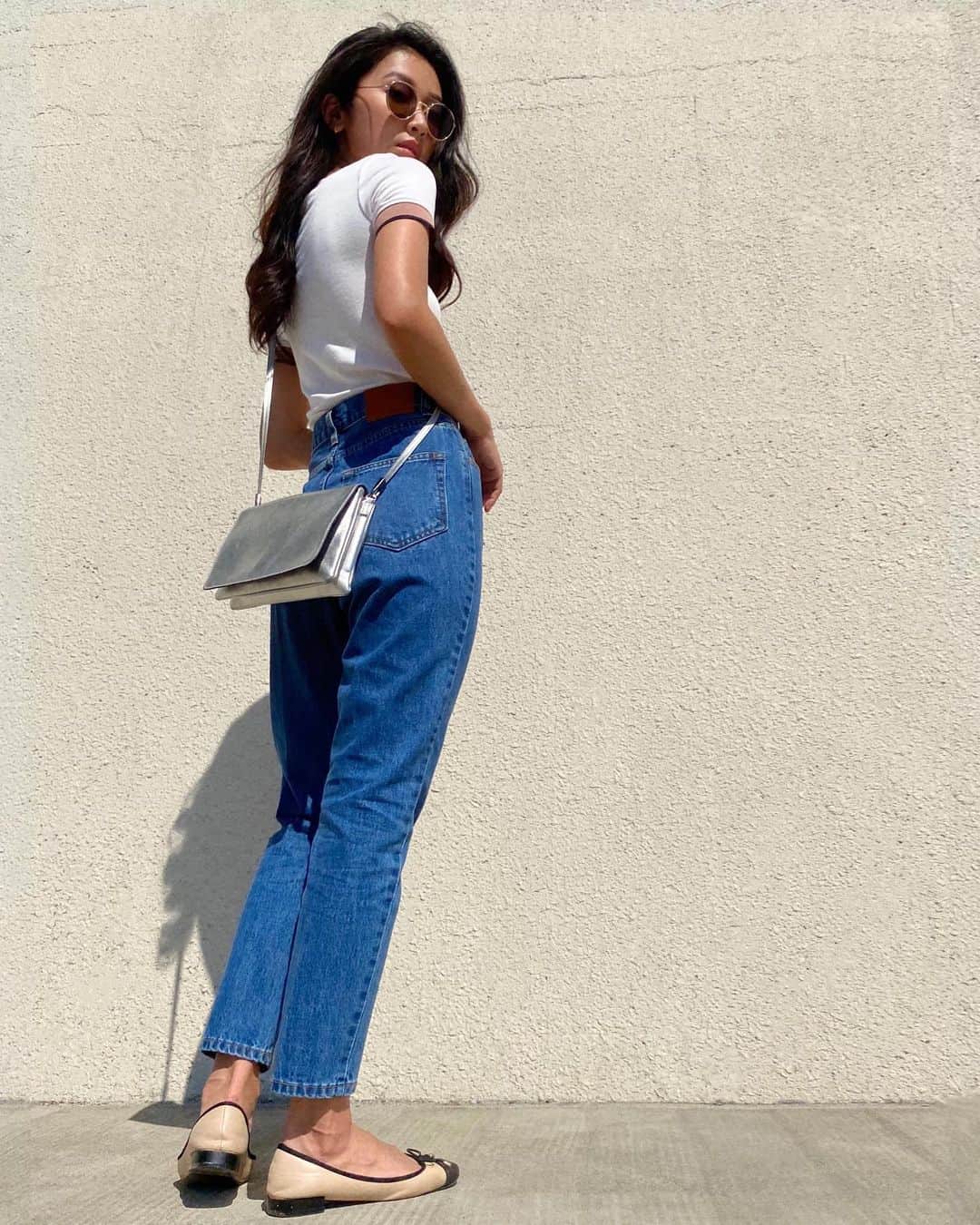 恵里花のインスタグラム：「🕶☀️﻿ ﻿ デニムの色味が絶妙に好き💙﻿ ﻿ #erikasfd﻿ #ootd﻿ #styleoftheday」