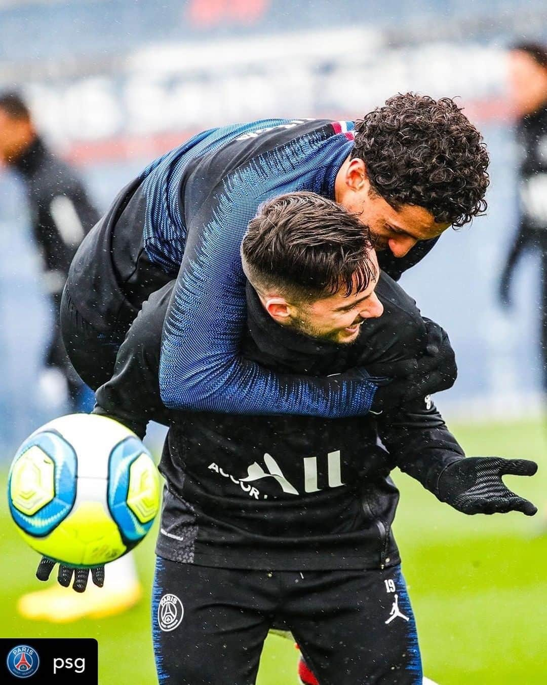 パブロ・サラビアさんのインスタグラム写真 - (パブロ・サラビアInstagram)「• @psg 🤩❤️💙 Can't wait to see them again! 🤩❤️💙 Impatients de les retrouver ! . #ICICESTPARIS #AllezParis #PSG #ParisSaintGermain #Paris #Football」6月21日 18時18分 - pablosarabia92