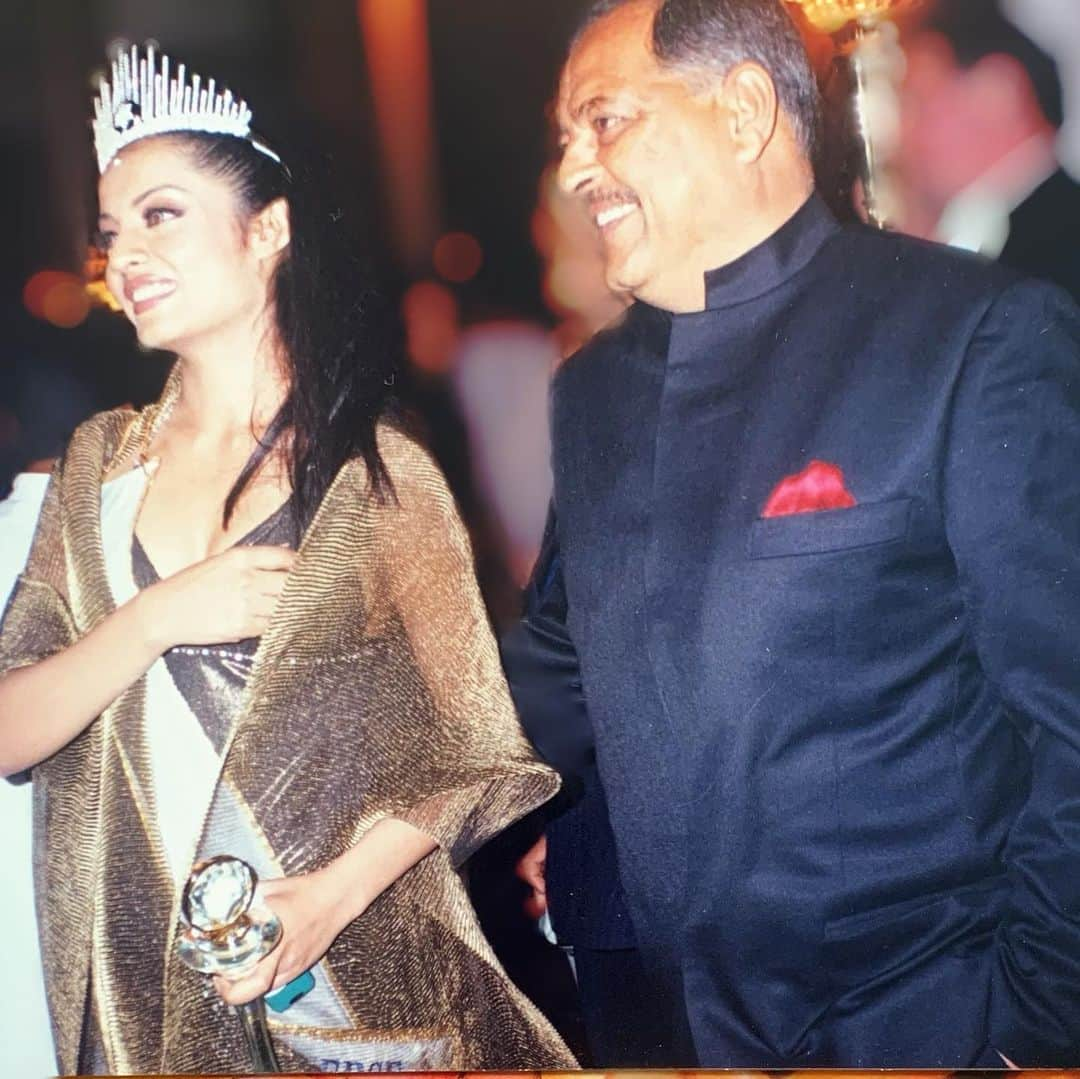 セリーナ・ジェイトリーさんのインスタグラム写真 - (セリーナ・ジェイトリーInstagram)「My father ( Colonel Vikram Kumar Jaitly also known as Tiger) He taught me : 1) How to achieve success... without anyone’s help. 2) He taught me to stand up for myself and others. 3) He drilled courage into me. 4) He taught me to say NO. 5) He taught me “it is better to die fighting with valour than to succumb to the pressure and scum. 6) He taught me to be independent and strong enough to take care of my self.  Rarely is the God given opportunity to be born as a daughter of a true hero, a life saver, a man of steel with a heart of gold. When Pappy died so many people came and said he had silently paid their farm loans or paid for computer courses or books for years in a row. He guarded our country with his blood and soul and loved my brother and me, he made me into a empowered woman capable of facing anyone and anything successfully. I miss you so much Pappy .. Wherever you are send me a sign... I MISS YOU.  #colonel #indianarmy #army #armydaughters #kumaonregiment #infantry  #indian #soldiersdaughter #celinajaitly #celinajaitley #celina #jaitly #fathersday #imissyoudad #imissyou #missyousomuch」6月21日 18時28分 - celinajaitlyofficial