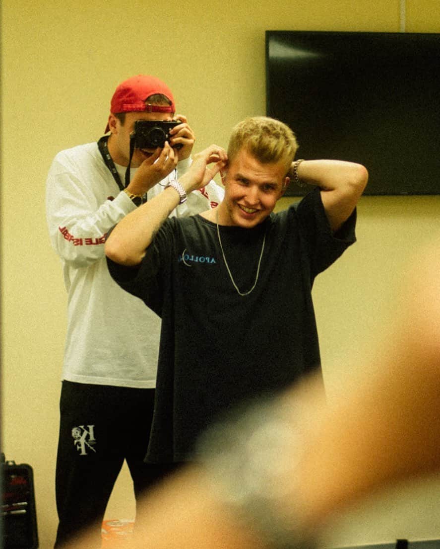 Kayefのインスタグラム：「Heute Lanxess Arena mit @wincentweiss 2/2 🤟🏻😍 Wer von euch ist heute Abend dabei? 📸 @matsmitzett」