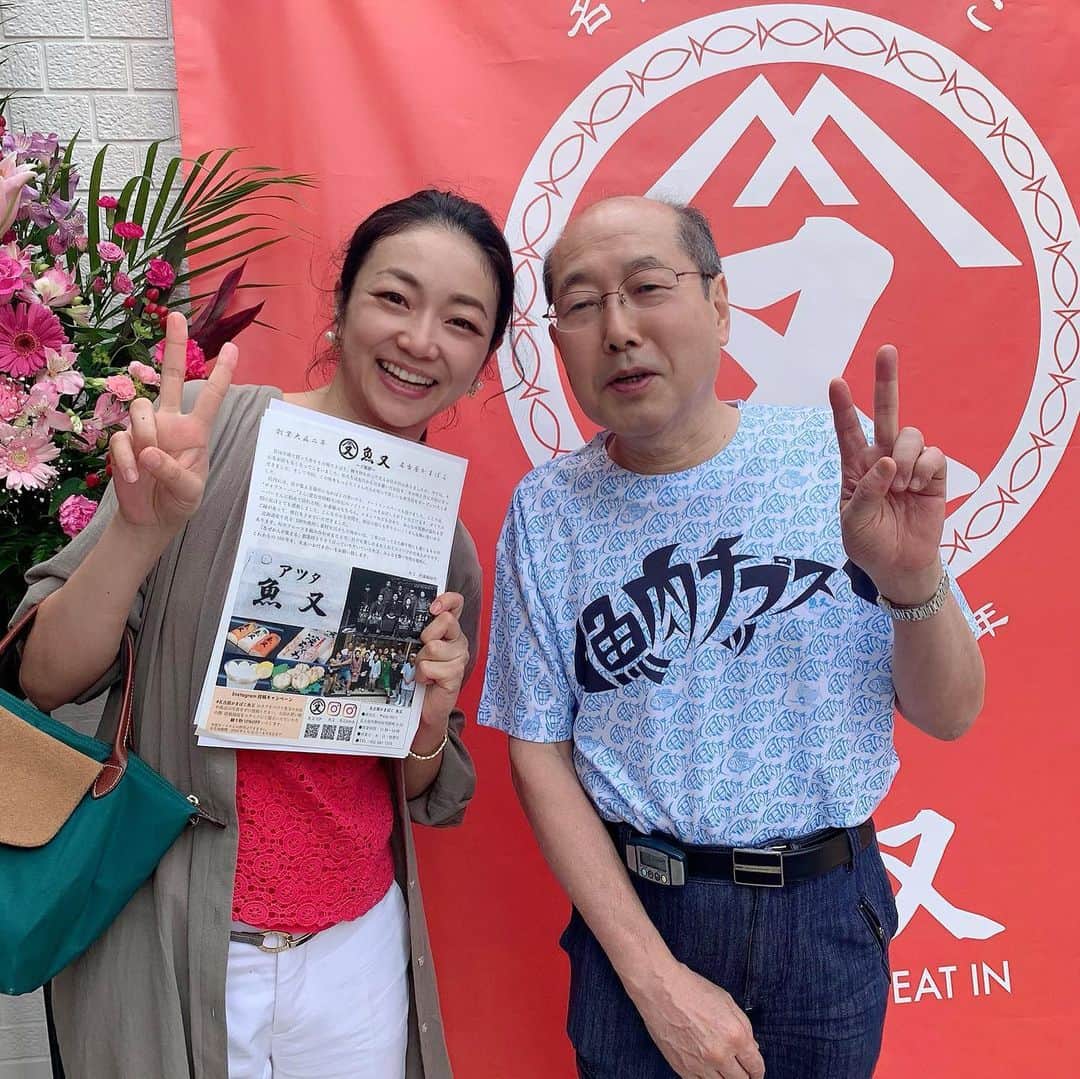金谷麻紀子 のインスタグラム：「🔻フォロー大歓迎💓🔻﻿ @makiko_kaneya﻿ ﻿ 【魚又オープン！﻿ テレビにも登場のあの人も♪】﻿ ﻿ 名古屋かまぼこの老舗【魚又】さんの﻿ 直売店が6/20にオープン✨✨﻿ ﻿ ➡️@kamaboko_uomata ・ ・ 家族で名古屋かまぼこの老﻿ オープンにお邪魔してきました！﻿ ﻿ ﻿ ・ ・ オープンから1時間ほどで﻿ 到着したのですが、行ったら行列！！﻿ 開店前は、50名程待っていたようです。﻿ ﻿ ﻿ ・ ・ ・ 株主優待生活をしていて、﻿ メディアにも何度も登場している﻿ 桐谷広人さんも応援に来ていて、﻿ とても華やかなオープンでした＾＾﻿ ﻿ ﻿ ・ ・ ・ （それまで知らなかったくせに、﻿ ツーショット撮ってみました笑﻿ サインをもらってる人も💕）﻿ ﻿ ﻿ ・ ・ ・ 直売店限定のゲソ天は、﻿ とっても大きいのにふわふわの柔らかさ！﻿ ﻿ ・ ・ ・ こだわりのソフトクリームや﻿ バナナシェイクも、とってもおいしくて﻿ 意外にも、揚げかまぼことの相性抜群でした♪﻿ ﻿ ﻿ ・ ・ ﻿ 📌——————————📌﻿ ﻿ 【金谷とLINEで友だちになって﻿ 無料プレゼント🎁をゲットする方法】﻿ ﻿ 立地の悪い店舗にも関わらず、﻿ 売上10倍を達成した金谷が、﻿ 売上アップのためのノウハウの一部を﻿ プレゼントしています😊﻿ ﻿ ﻿ ①「効率的に集客できる﻿ SNSの選び方＆メディア活用法」（PDF）﻿ ﻿ ②「小さな飲食店のための、売上10倍チェックシート」（PDF）﻿ ﻿ ③上記２つの解説動画﻿ ﻿ ﻿ ▼プレゼントの受け取り方法▼﻿ ﻿ 👉金谷とLINEで友だちになる♪﻿ ↓﻿ @makiko_kaneya﻿ こちらからプロフィール欄のURLを﻿ クリック✨﻿ ﻿ ﻿ ※特典は期間限定ですので、﻿ この記事から時間が経つと﻿ 終了している場合があります。﻿ ご了承ください💦﻿ ﻿ または、LINEで﻿ @844pkpdm で検索すると﻿ 登録できます♪﻿ ﻿ ﻿ 🔻フォロー大歓迎💓🔻﻿ @makiko_kaneya」