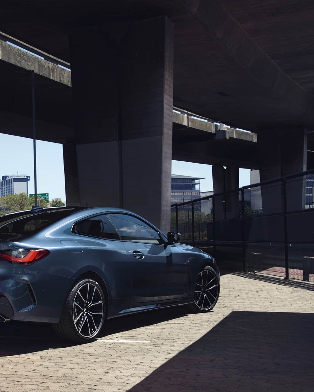 BMWのインスタグラム：「Touching new territories. The all-new BMW 4 Series Coupé. #THE4 #BMW #4Series #EnjoyEveryEdge __ BMW M440i xDrive Coupé: Fuel consumption in l/100 km (combined): 7.1–6.8. CO2 emissions in g/km (combined): 163–155.  Further information: www.bmw.com/disclaimer. Acceleration (0-100 km/h): 4.5 s. Power: 275 kW, 374 hp, 500 Nm. Top speed (limited): 250 km/h.」