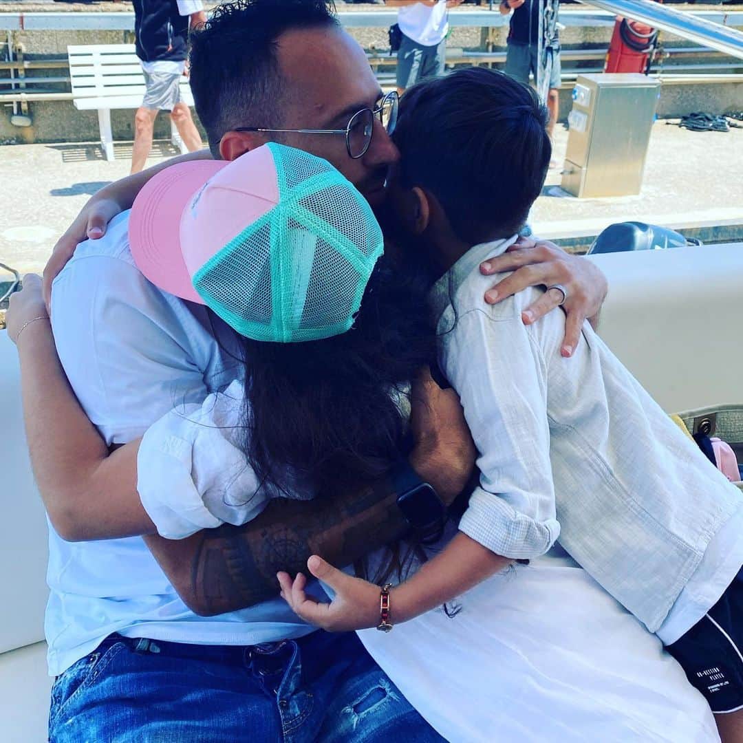 ジェシカ・スターリングのインスタグラム：「FELIZ DIA PAPÁS❤️ @d_ospina1 SOY AFORTUNADA DE TENERTE COMO ESPOSO Y PADRE DE NUESTROS HIJOS😍」