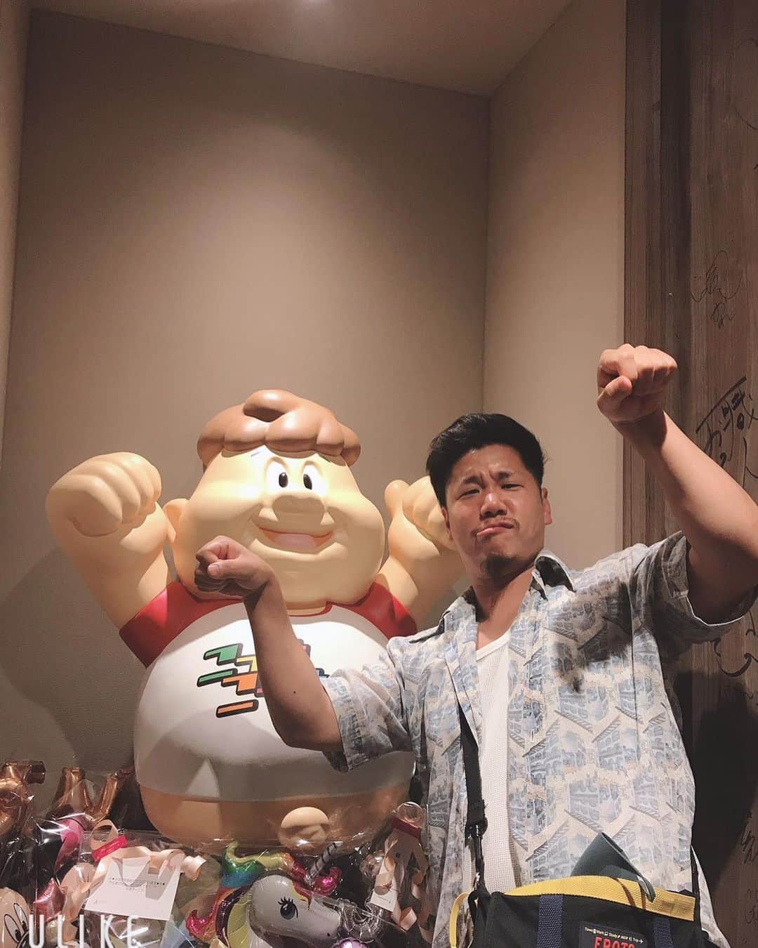 池田真一のインスタグラム：「先日 チェリー大作戦の宗安 ソマオ・ミートボール 来てくれました！ 宗安がお祝いにおもろい僕のイラスト描いてくれました！ お店に飾ってますので是非見に来てください！ ソマオミート・ミートボール！？」