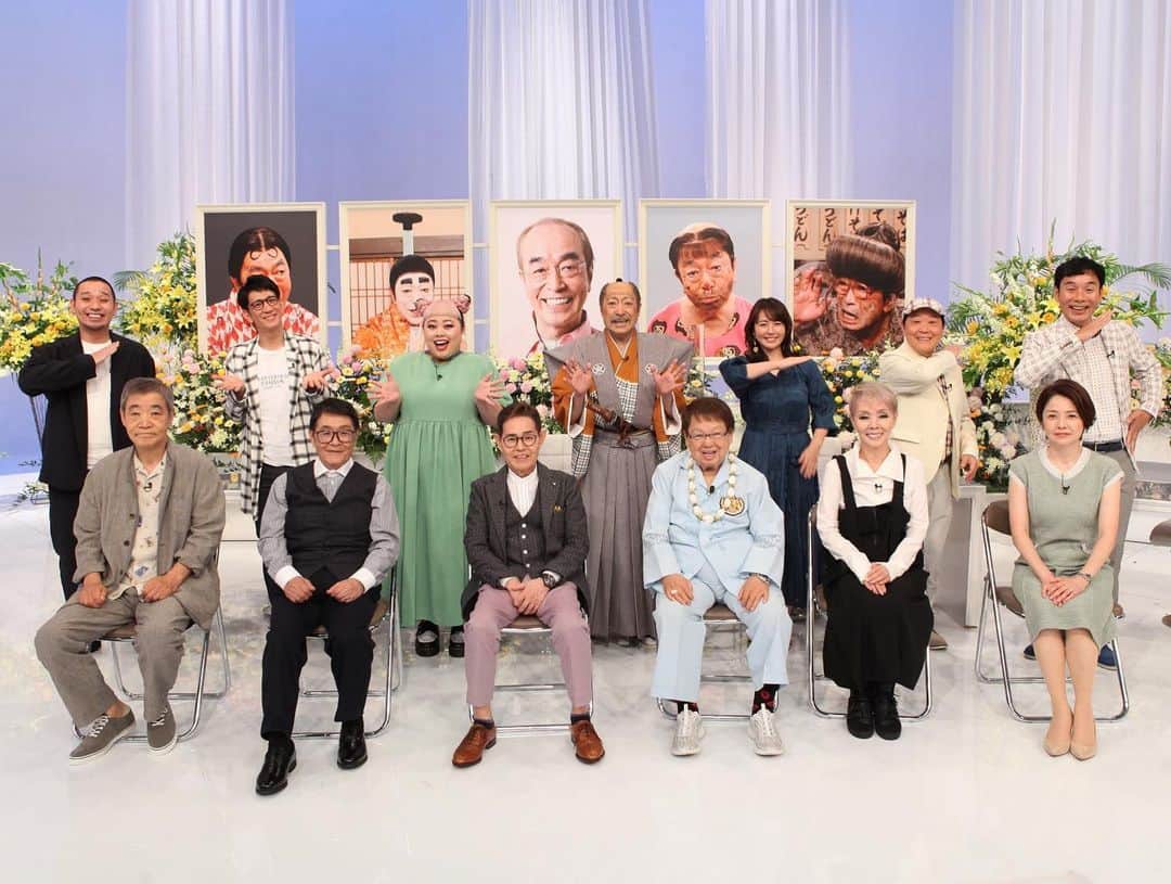 のインスタグラム：「志村友達　大集合SP ‼️ コントが盛り沢山です🌼 本日19:00から🌸  志村さん、ドリフの皆さんの貴重なコントを皆様と一緒にスタジオでみさせて頂きました。  私がここにいるのは、本当におこがましいですが、たくさんお話を聞けて、全身痺れました。 そして、スタジオもずっと大爆笑🕊 笑い過ぎて、声枯れました😊  皆様、ぜひご覧ください💚  ps.私事ですがとにかく緊張しています。 緊張で歯を食いしばり過ぎて、奥歯すり減りました。  サザエさん終わってもチャンネルはそのまま🥰 お楽しみに⭐️」