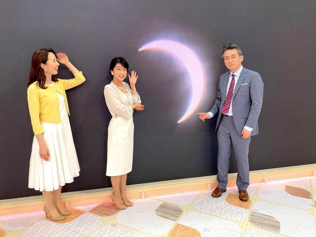 フジテレビ「プライムニュース イブニング」さんのインスタグラム写真 - (フジテレビ「プライムニュース イブニング」Instagram)「今週もご覧いただきありがとうございました。﻿ きょうは「部分日食」。﻿ 多くの地域で観察できたようですね。﻿ 東京・台場は厚い雲に覆われてしまい・・・涙。﻿ 番組では各地の様子をたっぷりとご覧いただきました。﻿ インスタの写真は沖縄・那覇市から見た部分日食です。﻿ ﻿ ﻿  生野陽子﻿ @beigecomma  内田嶺衣奈﻿ @foxey_official  #生野陽子﻿ #内田嶺衣奈 @reina.uchida  #奥寺健 @fujitv_announcer  #永尾亜子﻿ #フジテレビ #アナウンサー #ニュース #感謝の気持ち﻿ #梅雨 #部分日食みられましたか？」6月21日 18時54分 - livenews_it