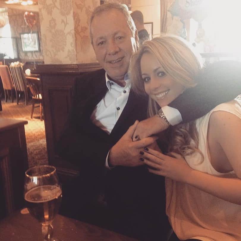 Carlyさんのインスタグラム写真 - (CarlyInstagram)「Happy Dadsy Day ♥️ Love you with all my heart ❤️🌍❤️」6月21日 18時49分 - carlybaker55