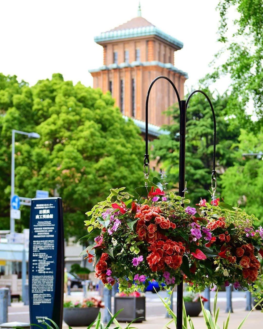 横浜市さんのインスタグラム写真 - (横浜市Instagram)「Always there, always making things brighter. Happy Father’s Day!﻿ Photo: @rio_tormes94 ﻿ #myyokohama﻿ ﻿ #yokohama #darlingescapes #beautifuldestinations #artofvisuals #somewheremagazine #discoverglobe #travelawesome #passionpassport #lovejapan #explorejapan #japanlife #japanfocus #japan_vacations #japanrevealed #よこはま #ヨコハマ #横浜 #stayhome #staysafe #besafe #stayhomestaysafe #staysafeeveryone」6月21日 18時52分 - findyouryokohama_japan