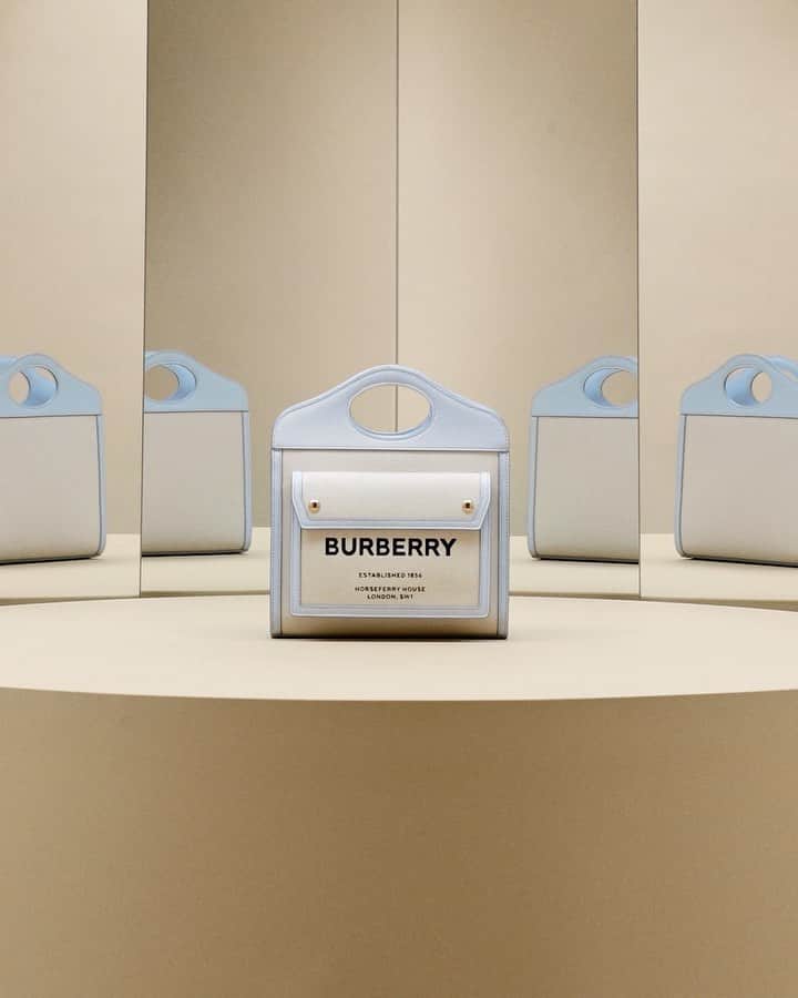 のインスタグラム：「On reflection . Refreshed for #BurberryPreAW20, the mini Pocket Bag in sky blue leather and canvas . #Burberry #ThePocketBag .  Music by @lilocox_」