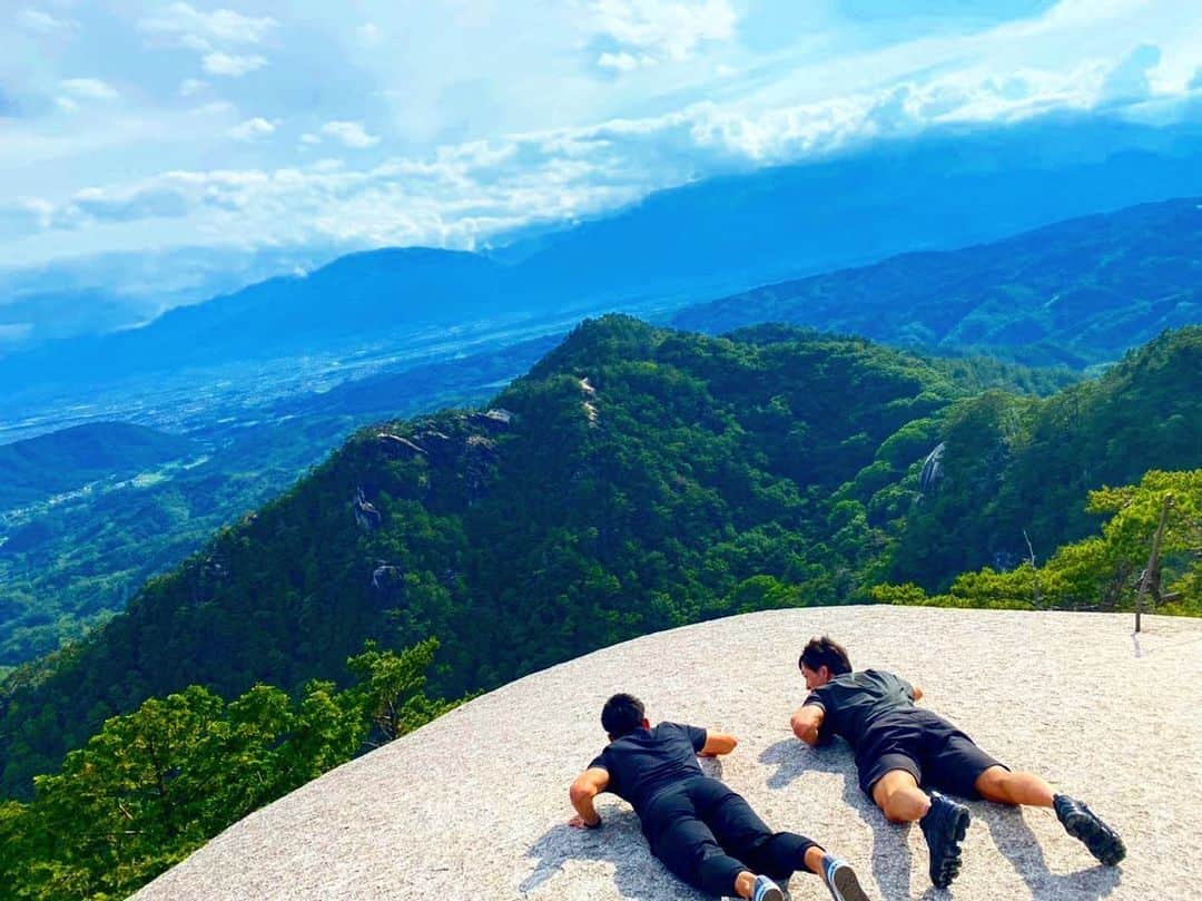 乙黒拓斗のインスタグラム：「〜山梨の観光地を巡る旅〜  一歩踏み外したら終わりのスリルは良かった  #昇仙峡」