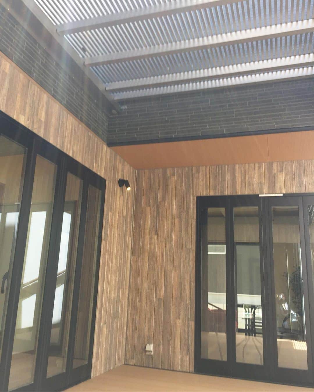 株式会社 元氣建設のインスタグラム：「#マイホーム #一戸建て #インテリア #ダイニング #キッチン #和室#家づくり#モデルハウス #元氣建設 #元気建設 #リフォーム #リノベーション #ショールーム #住宅 #新築 #外観 #注文住宅 #自由設計 #大阪 #木目 #和#カウンターキッチン #myhome #玄関ポーチ#interior #showhome #instahome」