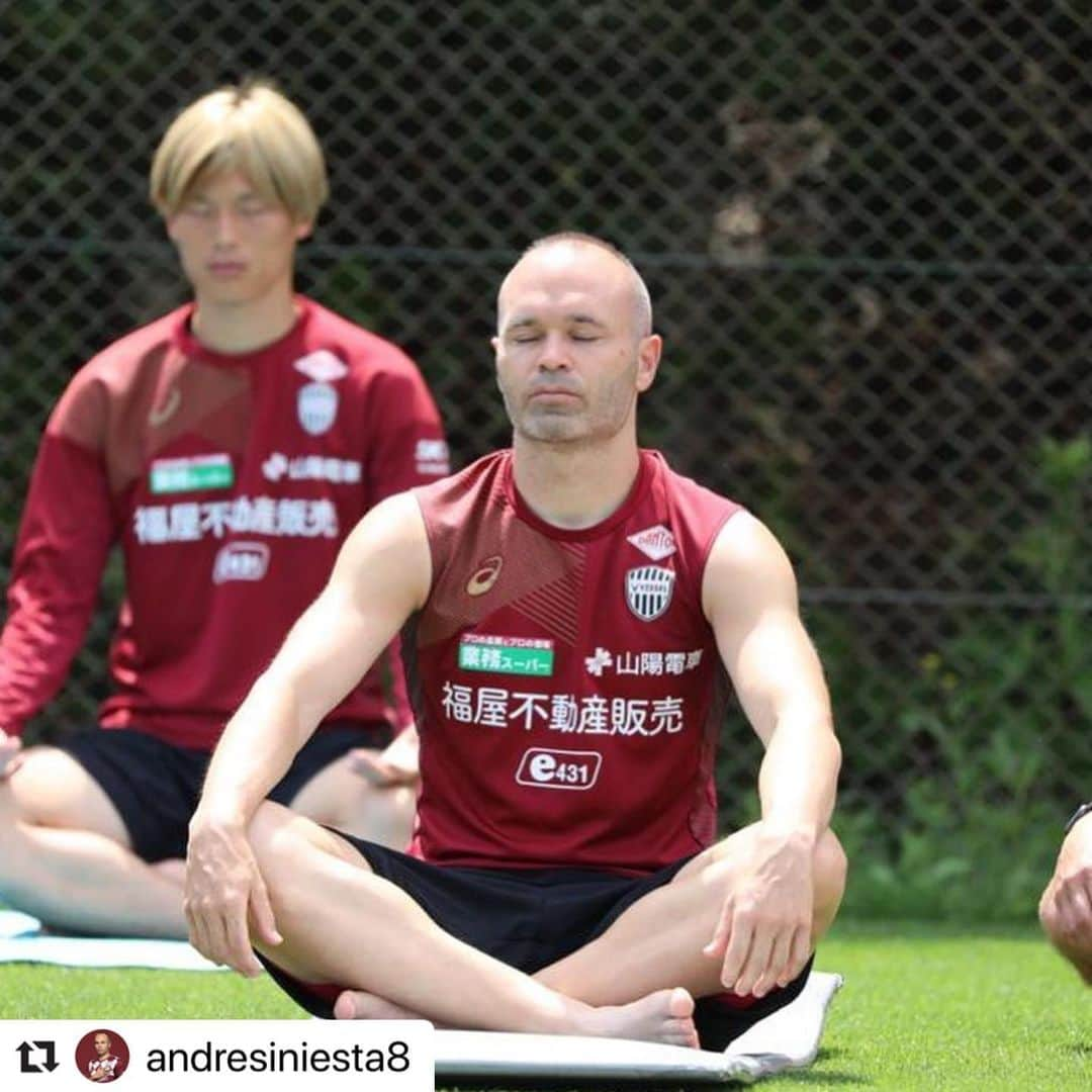 サッカーキングさんのインスタグラム写真 - (サッカーキングInstagram)「. 精神集中🧘🏻‍♂️ . 📷 Photo from @andresiniesta8 . . ----------------- Gran mañana con sesión de zen junto a Ito Sensei  伊藤先生との禅のセッションを行い、素晴らしい午前を過ごしました。@visselkobe ----------------- #リポスト #repost #座禅 #坐禅 #🧘🏻‍♂️ #ZEN #イニエスタ #iniesta #andresiniesta  #ヴィッセル神戸 #visselkobe  #Jリーグ #JLeague #J撮り #J1  #football #サッカーキング #⚽️ #サッカー」6月21日 19時14分 - soccerkingjp