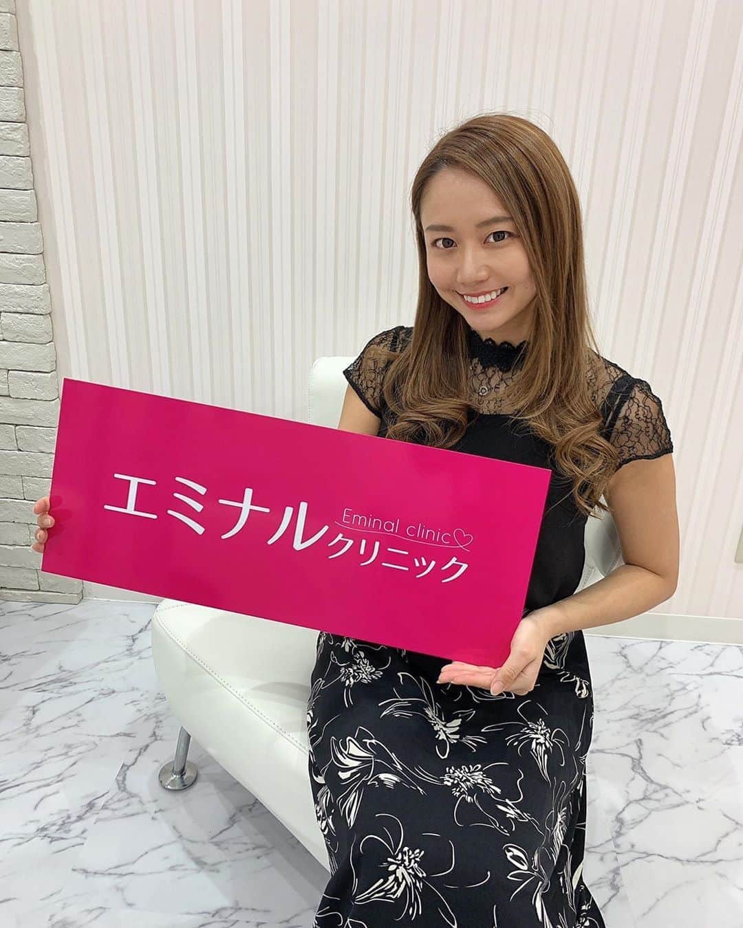 のインスタグラム：「夏も近くなってきたから、追い込み肌ケアに行ってきました😌💕 . 私は今までちょくちょく脱毛行ってたけど、全身49ヶ所を月々2,980円で最短で5ヶ月で脱毛が完了するって考えると凄くいい✨😍 . 店内も女性好みなデザインですごく可愛い❤️ . 肌の露出が増える時期だし、ちゃんとケアしないと😌 . 今日も1日お疲れ様でした💕  #脱毛#全身脱毛#医療脱毛#脱毛クリニック#エミナルクリニック#エミナル#肌ケア#夏はすぐそこ#beauty #ゴルフ#ゴルフ女子#golf#golfgirl#sports#スポーツ#スポーツ女子#instagolf#골프#골프여자#스포츠#高尔夫球#高尔夫」