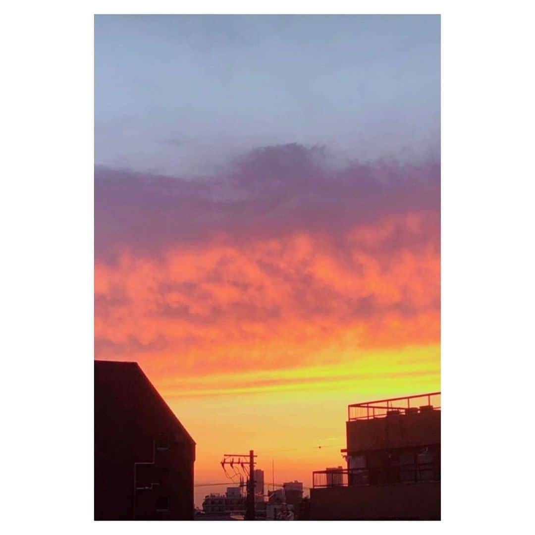 理絵さんのインスタグラム写真 - (理絵Instagram)「昔ストーリーに載せていた空の写真を見返していました  #ストーリー #sky #cielo #空 #空 #cielo_rie #tokyo #japan」6月21日 19時29分 - ____rie____