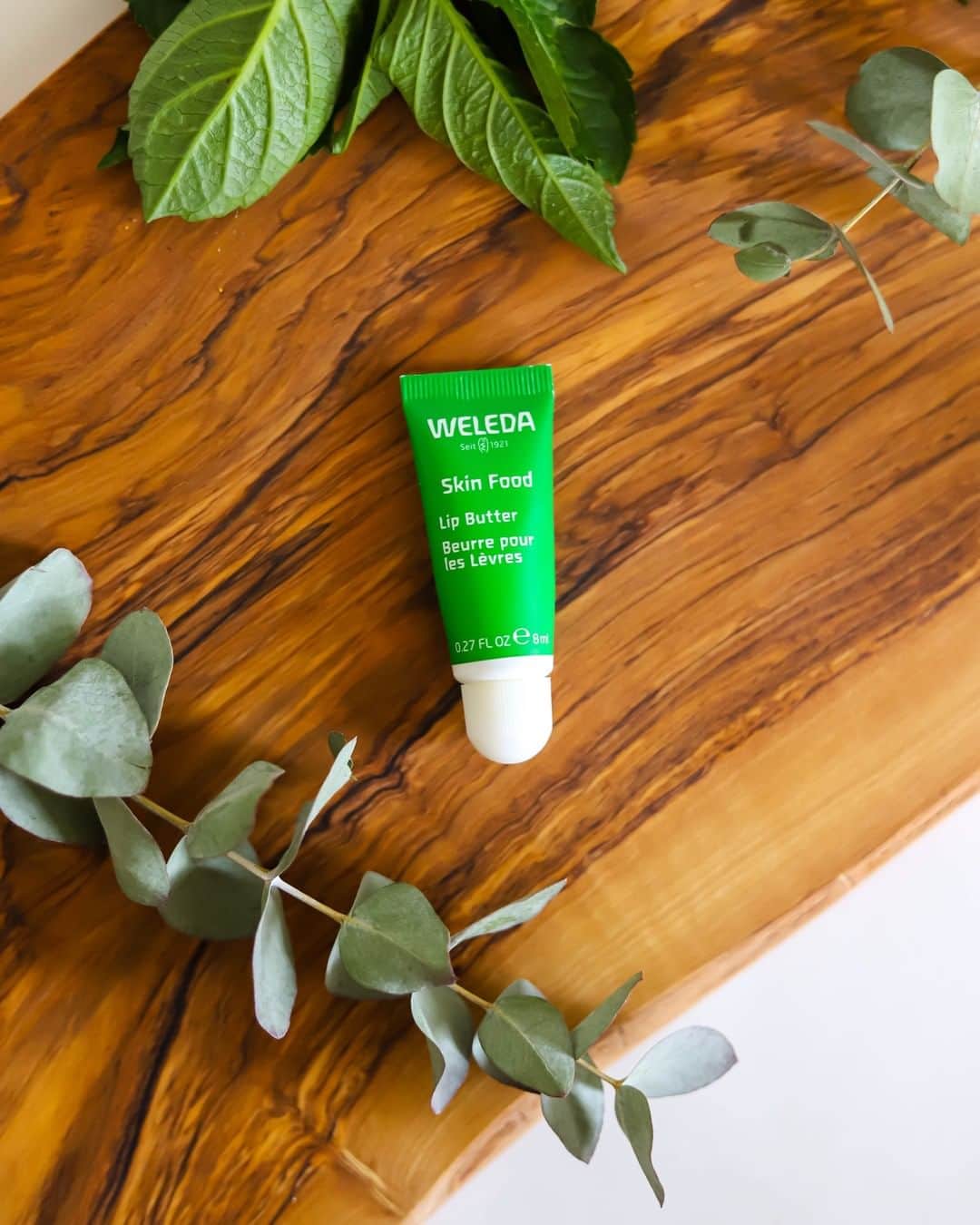 Weledaのインスタグラム：「A little green tube packed with A LOT of hydration! 💚 Formulated with sunflower seed oil, chamomile and calendula extracts, Skin Food Lip Butter instantly hydrates lips leaving them feeling sublimely soft.」