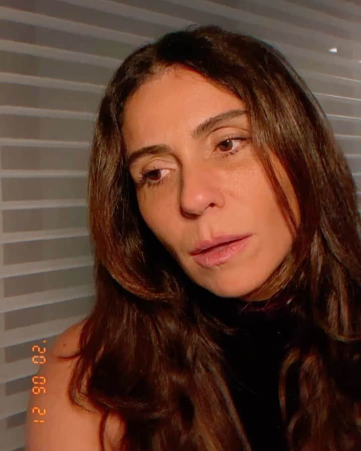 Giovanna Antonelliのインスタグラム：「Salve #claricelispector !!!! Um domingo 'impreciso e inexato' pra todos nós .... rsrsrs 💋」