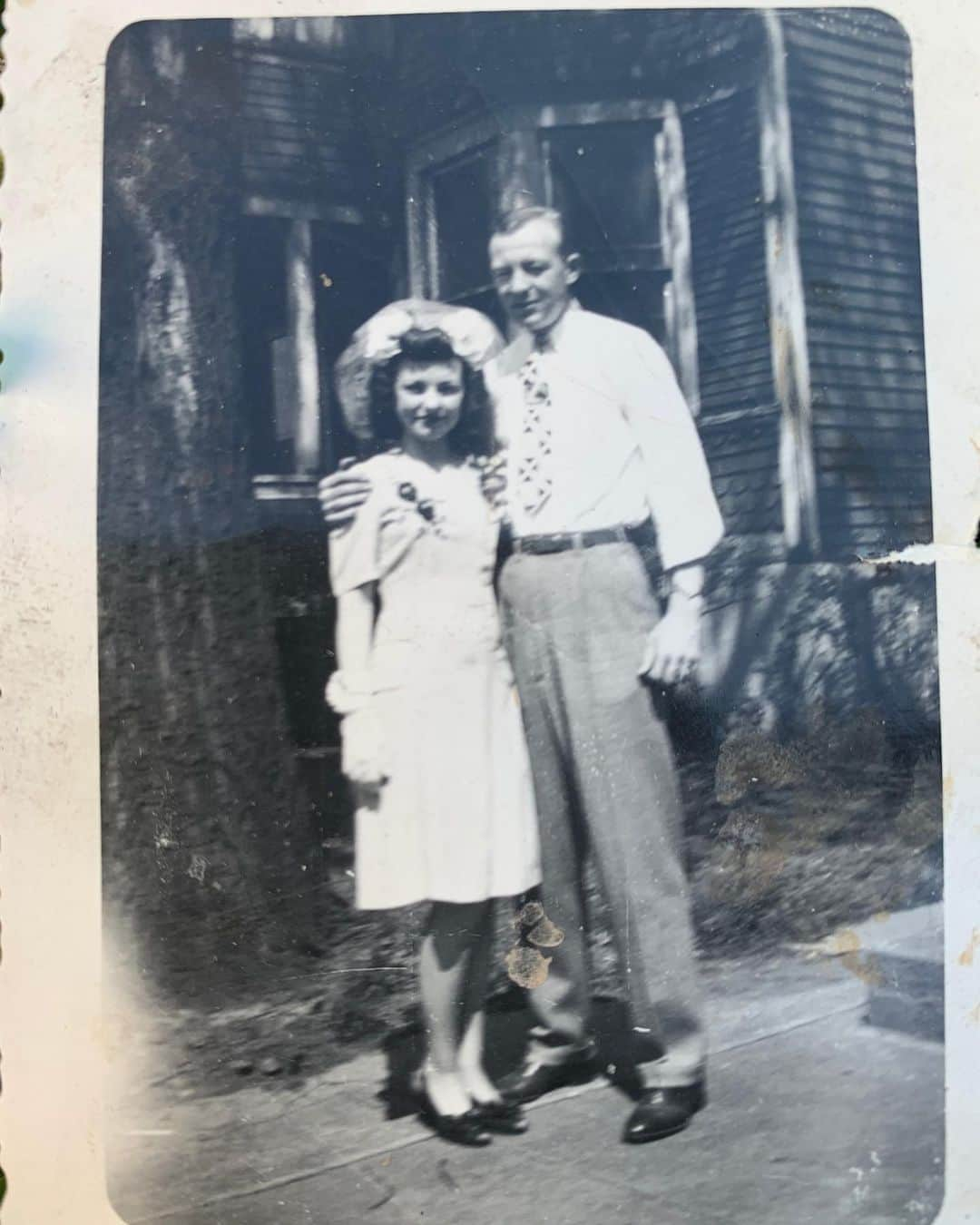 ジェーン・リンチさんのインスタグラム写真 - (ジェーン・リンチInstagram)「My Dad in 1946 with his arm protectively around his sister, my Aunt Marge. Dad’s gone. Marge is 91 and the sunniest person I know. Thanks, Dad, for taking care of all of us. #happyfathersday」6月22日 1時02分 - janelynchofficial