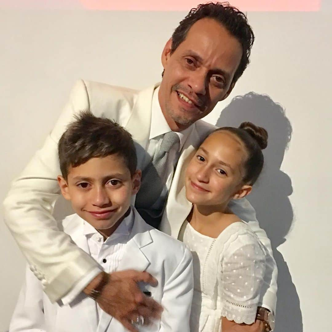 ジェニファー・ロペスさんのインスタグラム写真 - (ジェニファー・ロペスInstagram)「Happy Father’s Day flaco!! Wishing you the best day today. 👨‍👧‍👦👔⭐️」6月22日 0時58分 - jlo