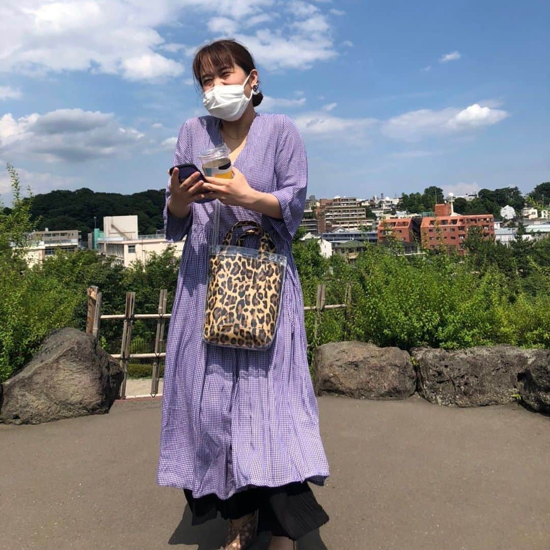 ゆうりさんのインスタグラム写真 - (ゆうりInstagram)「・ 奇跡的に晴れたのでお出かけに仲子と行ってきました！ ・ ・ とりあえず暑い中でのマスクは 本当にえぐいね笑笑 あのー、営業の方たちとか あとは外に出て動き回る方 本当に熱中症気をつけて泣 でもみんなマスクつけてて なんだかとってももどかしいけど 夏が楽しみになる そんな日でした〜！！ ・ ・ 私は生きているよ！！ 机と椅子が来たのでもう完璧！ どんどん動画上げていく！ ・ ・ 洋服の詳細はタグをご確認ください✌︎ ・ ・ #奇跡的な晴れ #梅雨 #本当に無理 #このワンピ半額だった #最高 #ファッション購入品はまた動画出すね #盛らない生活 #あと2枚目ナチュラルに白目 #4枚目はインスタグラマーを意識 #やめや #みんな今日は華金です #일요일가지마 #あとネックレスはおばあちゃんのおさがり #ピアスは親友からのハンドメイド」6月21日 19時42分 - i_am_yuurich