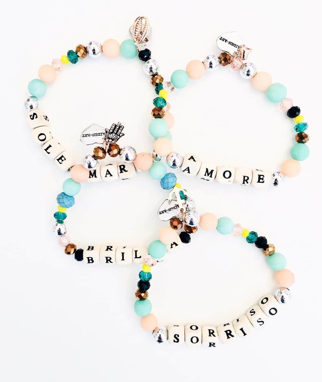 メイデンアートのインスタグラム：「#positivevibes with our Summer Bracelets with Italian Positive Messages 🇮🇹 . Amore = Love ❤️ Sorriso= Smile 😊  Sole e Mare = Sun ☀️ and Sea 🌊  Brilla = you are Shining ✨ . Choose your Positive Message and bring always with you 🍀 . . . . #jewelry #jewellery #bracelet #bracelets #positivevibes #positivejewelry #positivebracelets #positivebracelet #summertime #summervibes #summer2020 #summerjewelry #summerbracelets #summerbracelet #angera #iocomproadangera #varese #lagomaggiore #varesetheplacetobe」